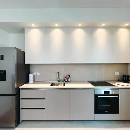 Waterfront Luxury Suites Apartament *